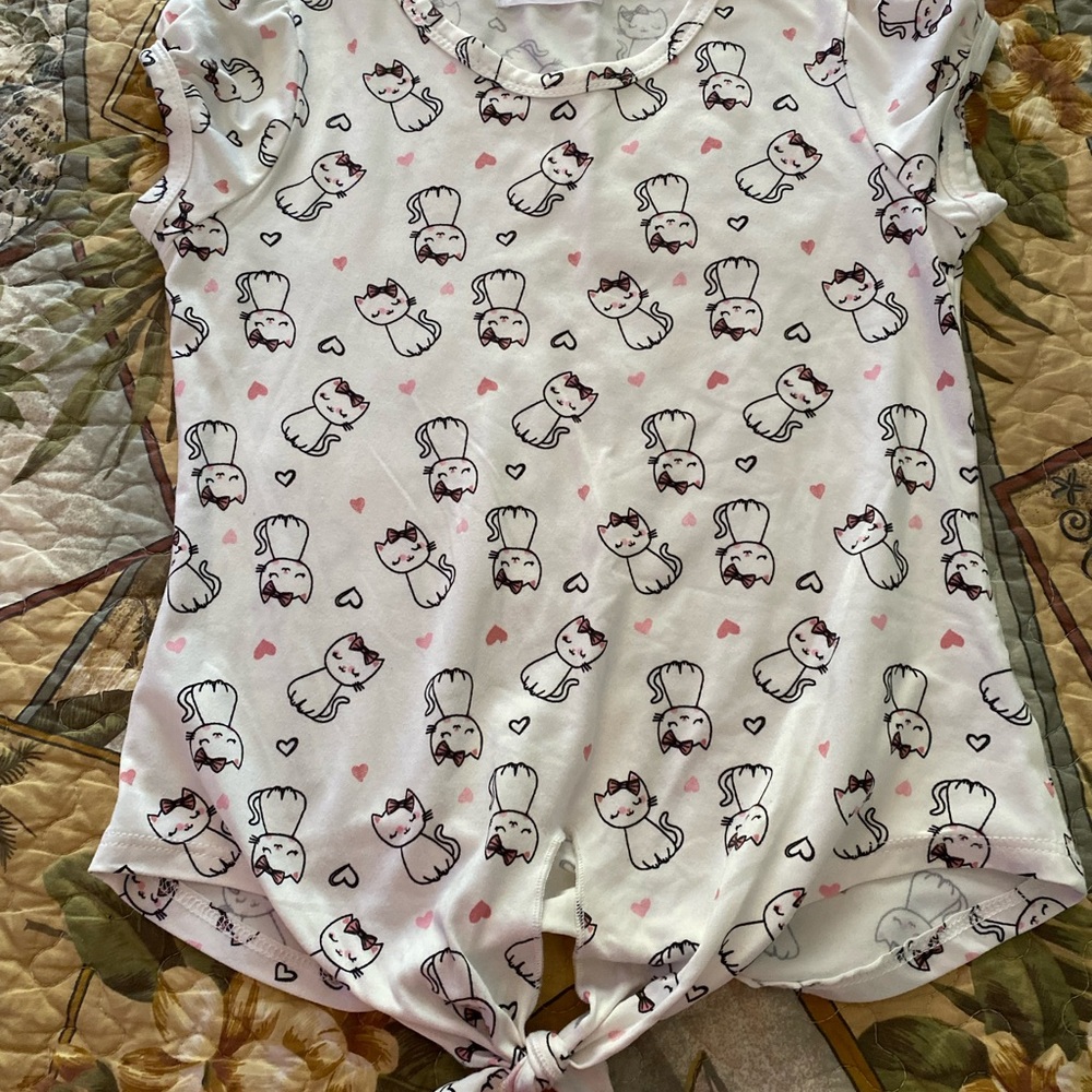 Little girl size 6 top